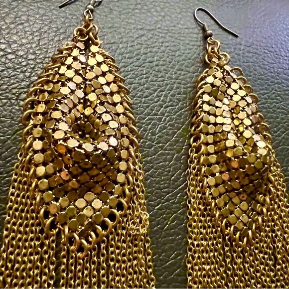 Vintage 1970s gold chain mail w tassels dangle drop statement earrings 6.1B - Picture 5 of 5